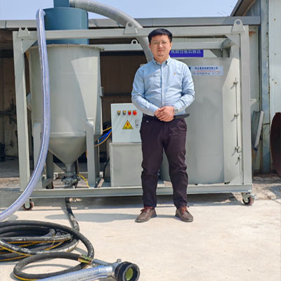 Recirculating sandblasting machine